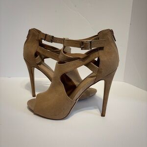 Shoe Dazzle Beige Fabric Stiletto
Pumps